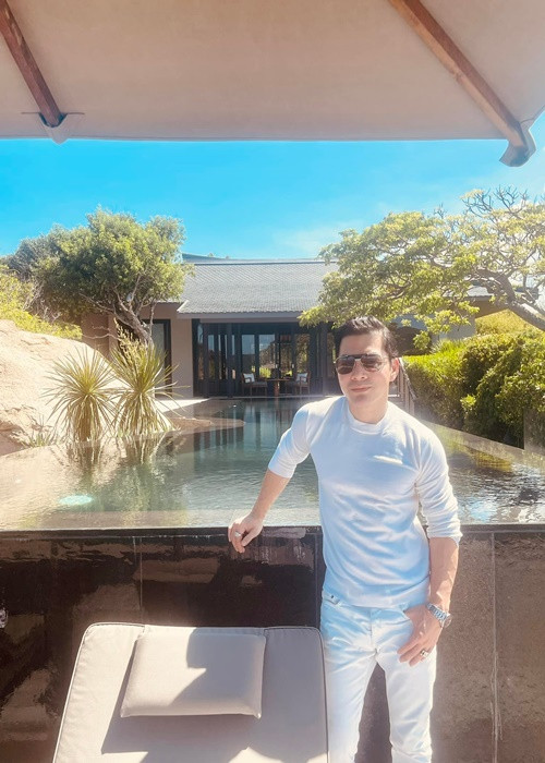 Anh sở hữu hình thể săn chắc ở tuổi 50.