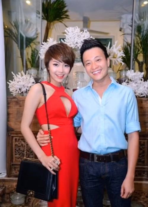 Đặc biệt, ở những cảnh hôn, Lương Mạnh Hải luôn chủ động để Minh Hằng nắm bắt cảm xúc nhanh nhất. Ảnh: Dân Trí