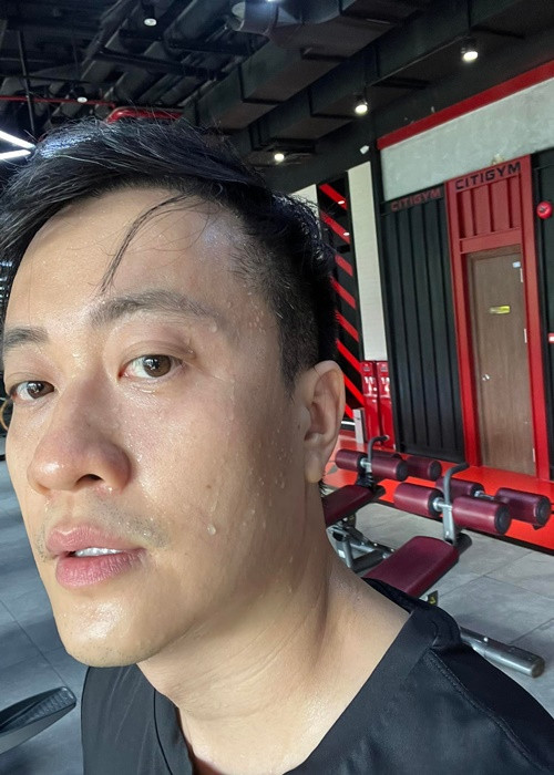 Hiện tại, nam diễn viên miệt mài tập luyện thể thao để dự đám cưới của người tình màn ảnh. Ảnh: FBNV