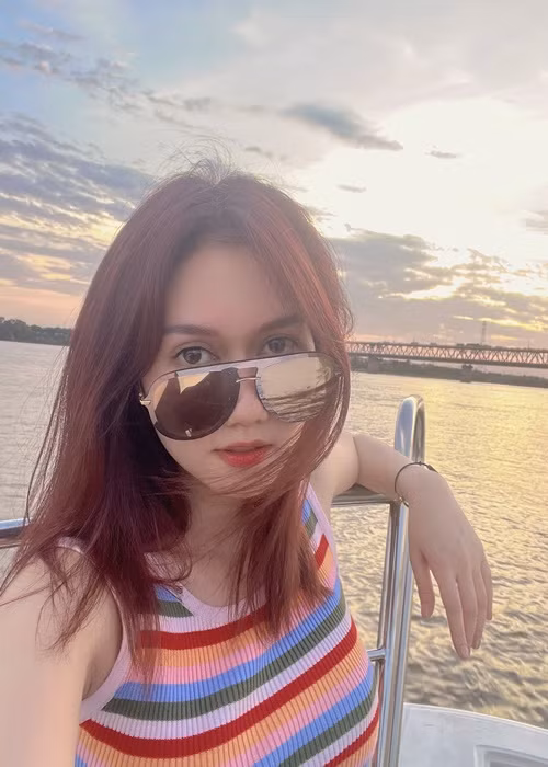 Nữ diễn viên đăng tải status "thả thính": "Nhà anh thừa gạo/Anh đong...đưa em được không".