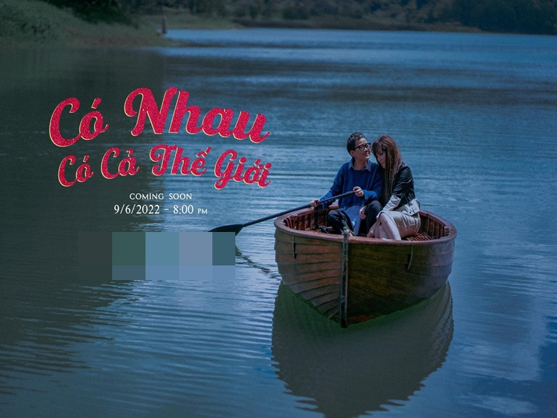 Phương Uyên chia sẻ: “11 bài vui có, buồn có. Bài vui thì Uyên hát còn bài buồn thì để “người em sầu muộn” này hát”.