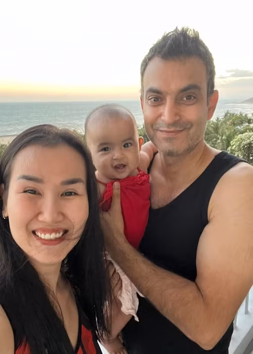 Gần đây, Võ Hạ Trâm một lần nữa chia sẻ về việc vợ chồng không ăn cơm chung. “Vì tôi ăn một giờ khác, Vikas ăn một giờ khác và món ăn cũng khác nhau cho nên mạnh ai nấy ăn”, nữ ca sĩ tâm sự. Tuy nhiên, khi con gái lớn lên, nữ ca sĩ sẽ cố gắng để gia đình có một bữa ăn chung vào tối để có không khí gia đình hơn cũng như sẽ tập cho con tính đoàn kết, kết nối những thành viên trong gia đình qua bữa ăn.