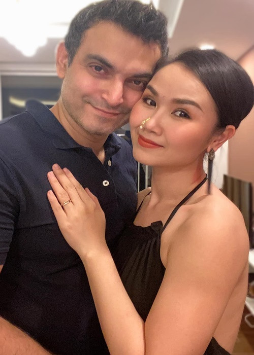 “Vợ chồng không ăn chung, tôi cũng không nấu cho anh ấy. Anh ấy muốn ăn thì tự nấu, còn tôi cũng tự nấu luôn”, cô từng nói.