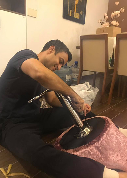 Võ Hạ Trâm luôn được chồng cưng chiều. Nữ ca sĩ kể, người bạn đời sẵn sàng giúp cô việc nhà từ rửa bát, lau nhà đến xếp đồ trang điểm.