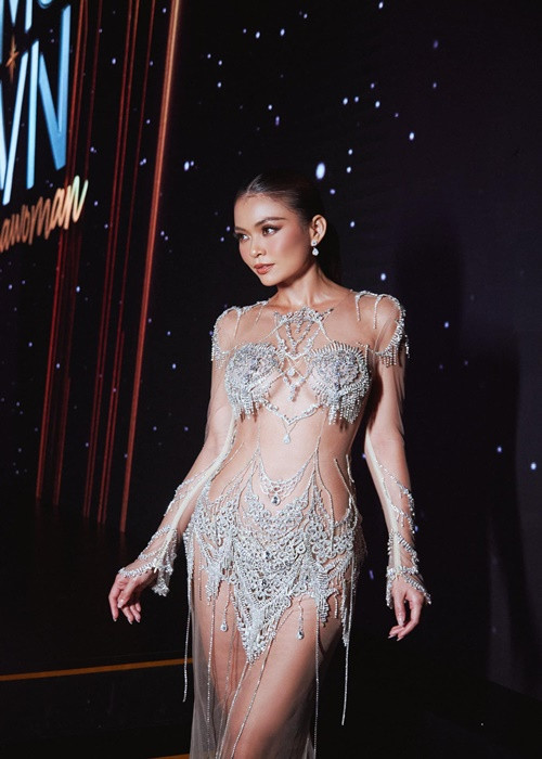 Giống Hoàng Thùy, Mâu Thủy tham gia Hoa hậu Hoàn vũ Việt Nam 2017. Ở sân chơi này, cô đoạt danh hiệu á hậu 2. Ảnh: FBNV