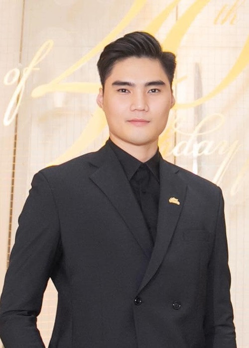 Quang Hùng đăng quang ngôi vị quán quân Vietnam’s Next Top Model 2014 cùng Nguyễn Thị Oanh. Sau cuộc thi, anh chuyển hướng sang lĩnh vực kinh doanh. Ảnh: FBNV