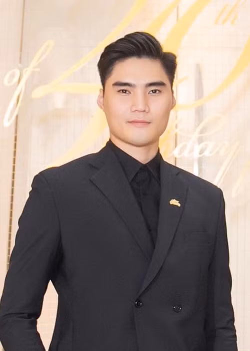 Quang Hùng đăng quang ngôi vị quán quân Vietnam’s Next Top Model 2014 cùng Nguyễn Thị Oanh. Sau cuộc thi, anh chuyển hướng sang lĩnh vực kinh doanh. Ảnh: FBNV