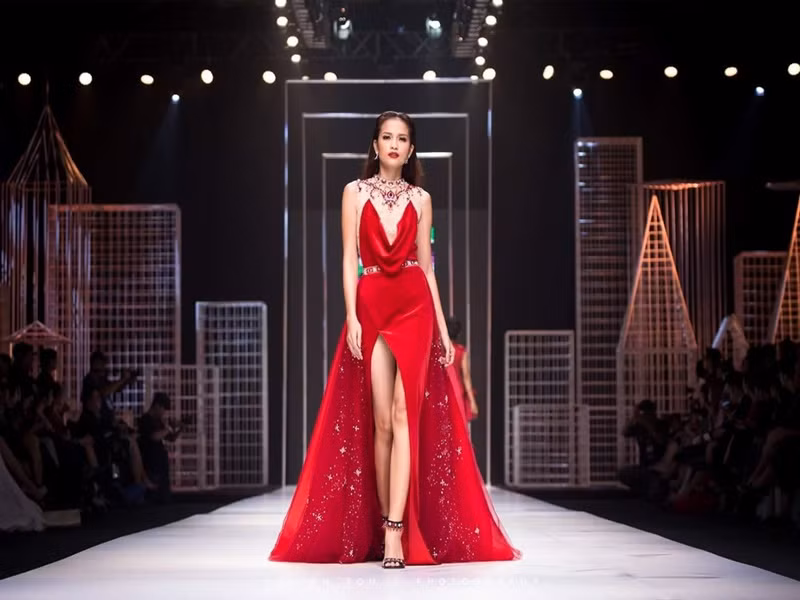 Sau khi rời Vietnam’s Next Top Model, Hoa hậu Ngọc Châu liên tục tham gia cuộc thi nhan sắc. Cô từng đăng quang Hoa hậu Siêu quốc gia Việt Nam 2018, lọt top 10 Hoa hậu Siêu quốc gia 2019. Ảnh: FBNV