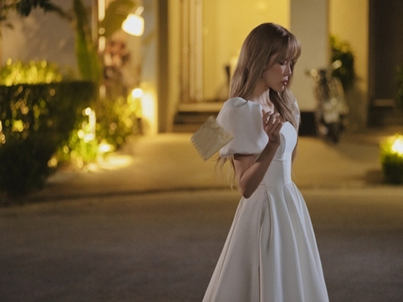 Nữ ca sĩ cho hay: "Hiện tại Trâm 28 tuổi và chuyện kết hôn Trâm nghĩ cũng phải đến khi Trâm 33 tuổi. Thế nên hiện tại Trâm chỉ tập trung hoàn toàn cho âm nhạc chứ chưa nghĩ đến chuyện trở thành cô dâu". Ảnh: Mực tím