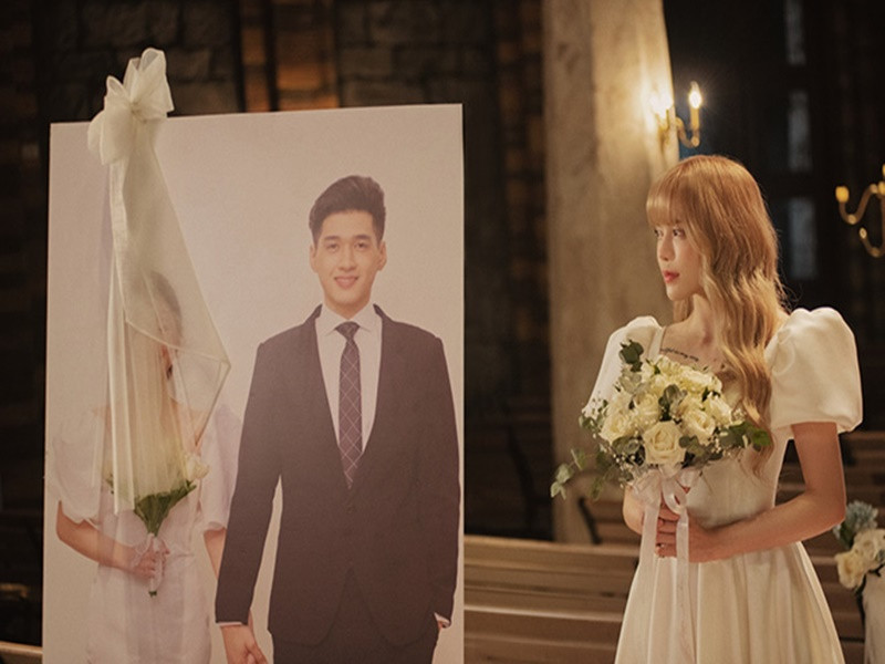 Trước nghi vấn lấy cảm hứng từ đổ vỡ trong tình cảm để làm MV, Thiều Bảo Trâm khẳng định không thực hiện sản phẩm âm nhạc để kể chuyện về cuộc đời của mình. Ảnh: Dân Việt