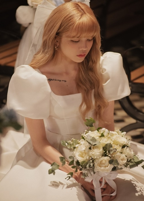 Nhân vật của Thiều Bảo Trâm đã tưởng tượng ra cảnh tổ chức hôn lễ với tình cũ. Ảnh: Yan