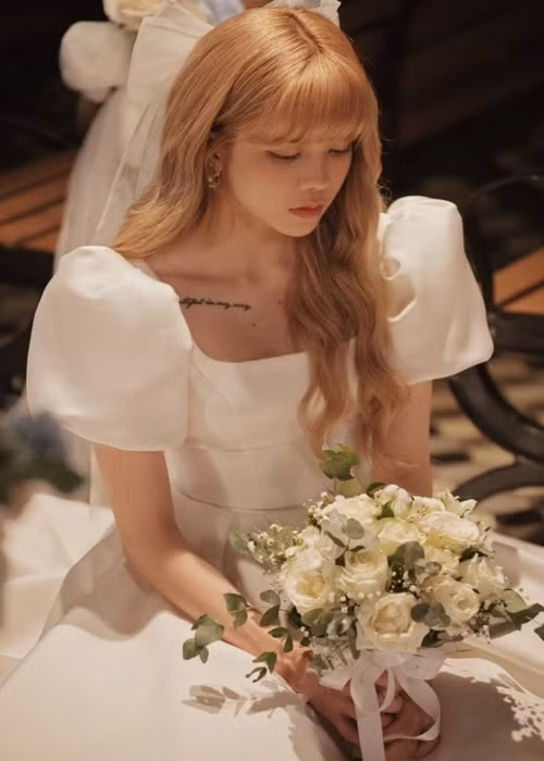 Nhân vật của Thiều Bảo Trâm đã tưởng tượng ra cảnh tổ chức hôn lễ với tình cũ. Ảnh: Yan