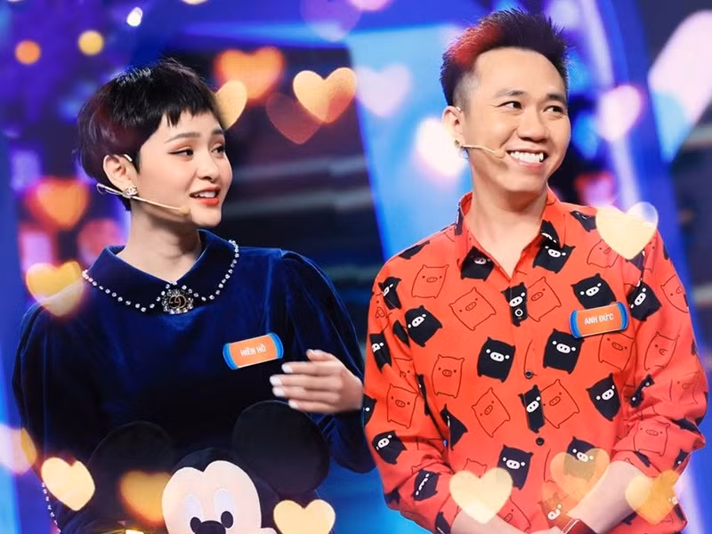 Anh Đức còn từng được Trấn Thành liên tục gán ghép với nữ ca sĩ Hiền Hồ. Ông xã của Hari Won từng nói: “Anh Đức sống mấy chục năm chỉ đợi Hiền Hồ thôi". Ảnh: Sức khỏe và đời sống