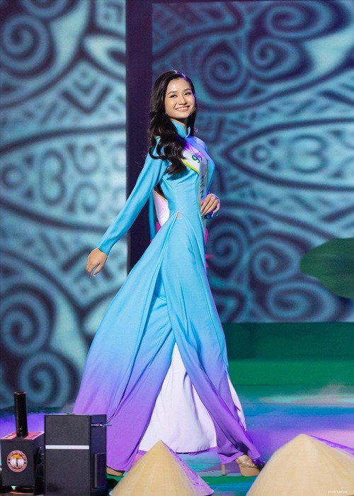 Ở phần thi ứng xử, Thanh Hà nhận được câu hỏi: “Nếu đạt danh hiệu Hoa hậu Môi trường Việt Nam, em phải làm gì để xứng đáng là đại sứ trong cuộc thi với các hoạt động về môi trường?". Ảnh: Lao động