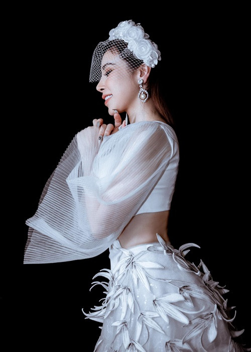 Một số mỹ nhân Việt vượt mặt Hoàng Dung về số đo vòng hai như Han Sara (50,5cm), Thanh Hằng (51cm).