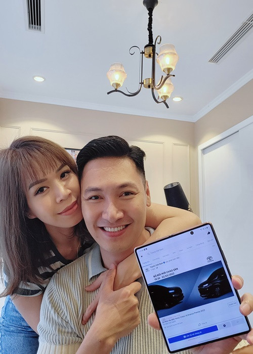 Đến năm 23 tuổi, Mạnh Trường và Lan Phương làm đám cưới.