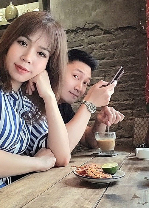 Khi thông báo tin vui bầu bí của Lan Phương, Mạnh Trường nhận được nhiều lời chúc mừng từ phía bạn bè, đồng nghiệp.