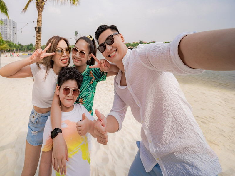 Theo tiết lộ, biệt thự mới của Mạnh Trường tọa lạc ở Hòa Bình. Dự kiến cuối năm nay, gia đình nam diễn viên sẽ chuyển về đây.