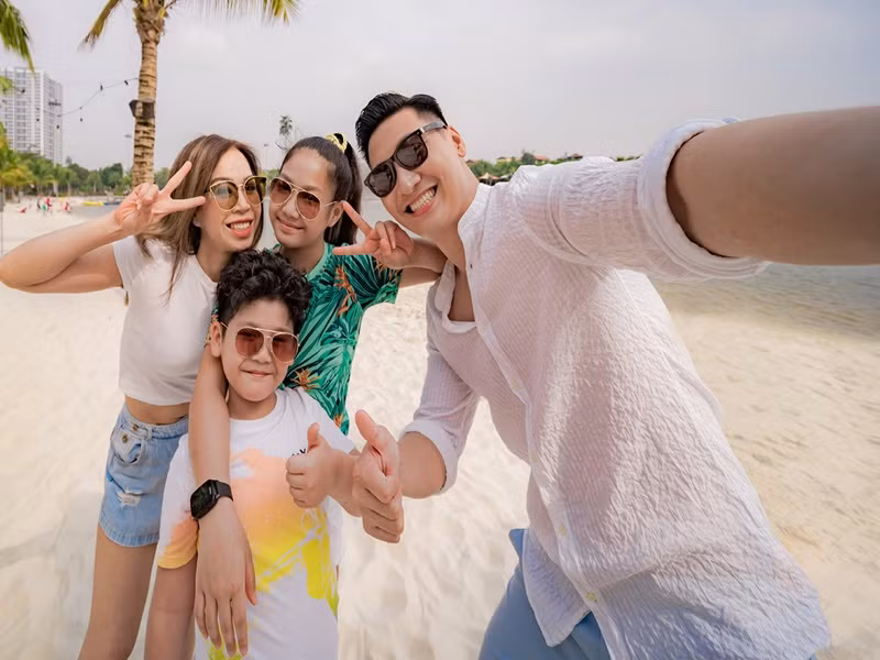 Theo tiết lộ, biệt thự mới của Mạnh Trường tọa lạc ở Hòa Bình. Dự kiến cuối năm nay, gia đình nam diễn viên sẽ chuyển về đây.