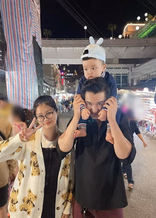 Trước khi đến với Quang Pháp, Thảo Trang qua một lần đò và có một cô con gái tên Cherry. Bé Cherry hiện tại khá thân thiết với bố dượng và em trai.