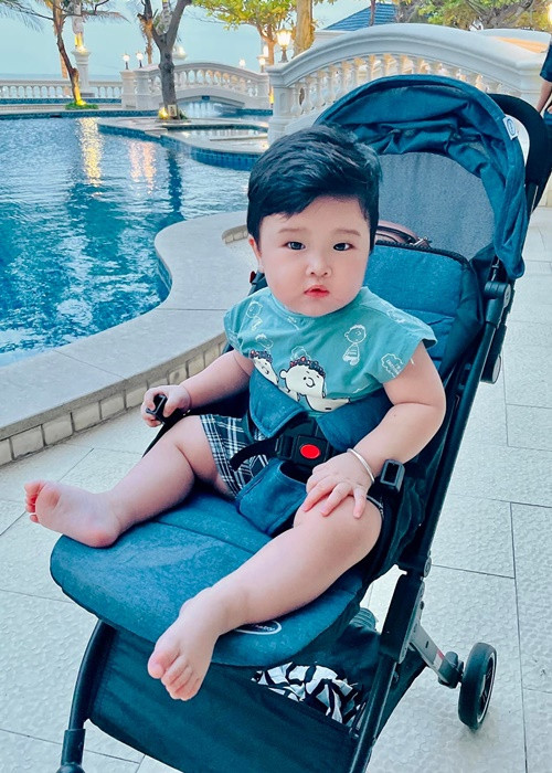 Nhóc tì nhà Thảo Trang được nhiều khen ngợi kháu khỉnh như hot boy nhí.