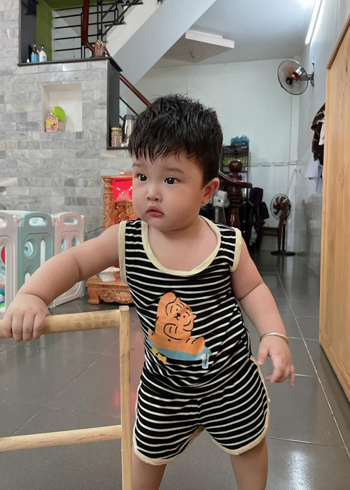 Bé Brian có vẻ ngoài bụ bẫm, trắng trẻo.