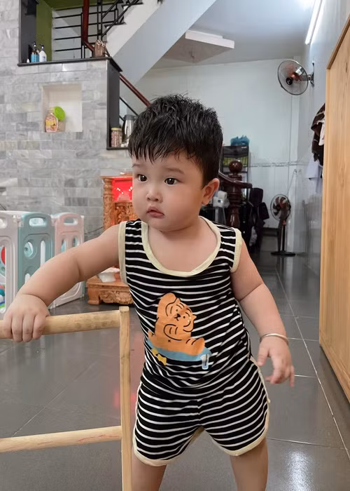 Bé Brian có vẻ ngoài bụ bẫm, trắng trẻo.