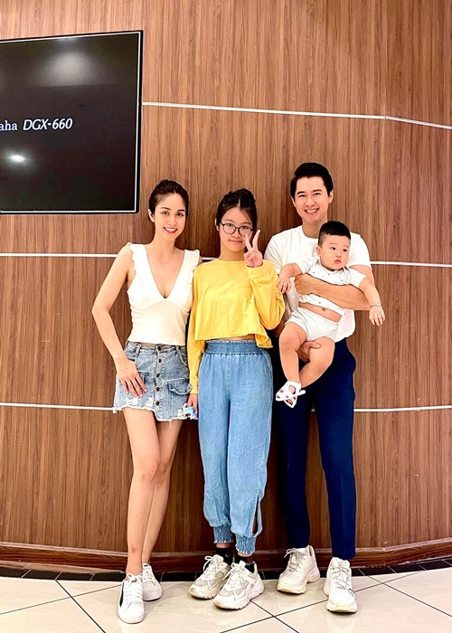 Thảo Trang thường xuyên đưa con gái đi chơi cùng Quang Pháp và bé Brian.