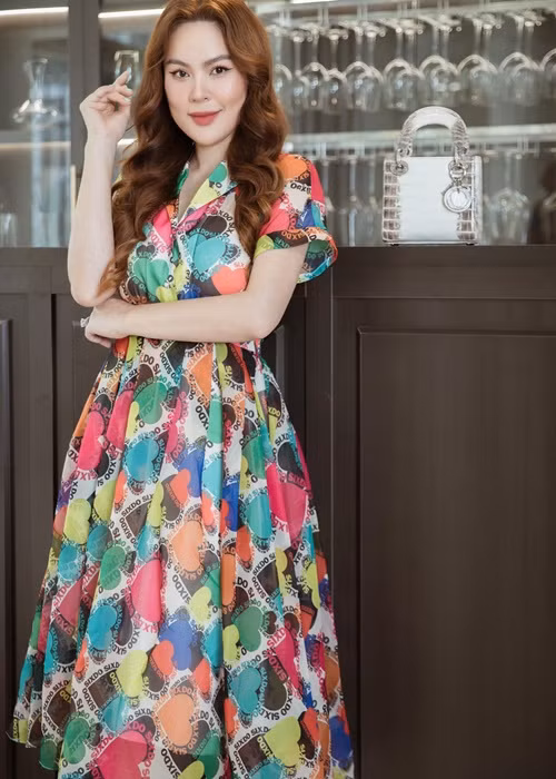 Phương Lê và chồng cũ vẫn cùng nhau đưa các con đi ăn vào cuối tuần.