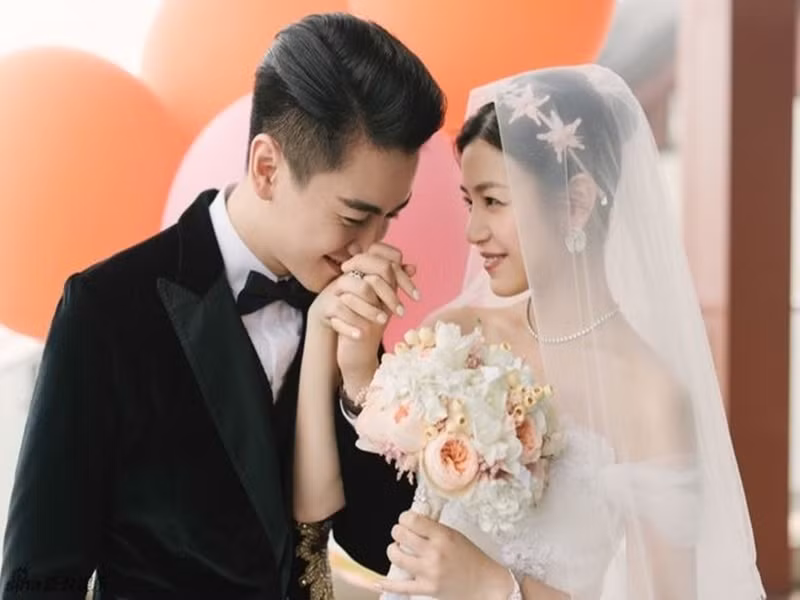 Cặp đôi đăng ký kết hôn và tổ chức đám cưới vào tháng 7/2016. Thời điểm này, “nàng Tiểu Long Nữ” đang mang thai. Ảnh: Thế giới điện ảnh