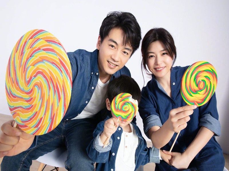 Trần Hiểu nhận xét Trần Nghiên Hy là người mạnh mẽ, đảm đang và học cao. Theo nam diễn viên, dù lịch trình bận rộn đến thế nào, cả vẫn dành thời gian hỏi thăm đối phương. Ảnh: Zing