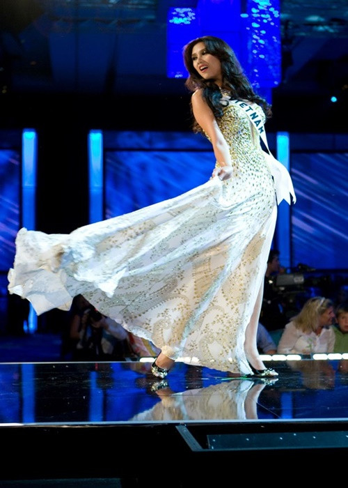 Võ Hoàng Yến giành danh hiệu á hậu 1 cuộc thi Hoa hậu Hoàn vũ Việt Nam 2008. Năm 2015, người đẹp tuyên bố giải nghệ vì không còn đam mê với nghề nhưng sau đó vẫn xuất hiện với vai trò người mẫu. Ảnh: Vietnamplus