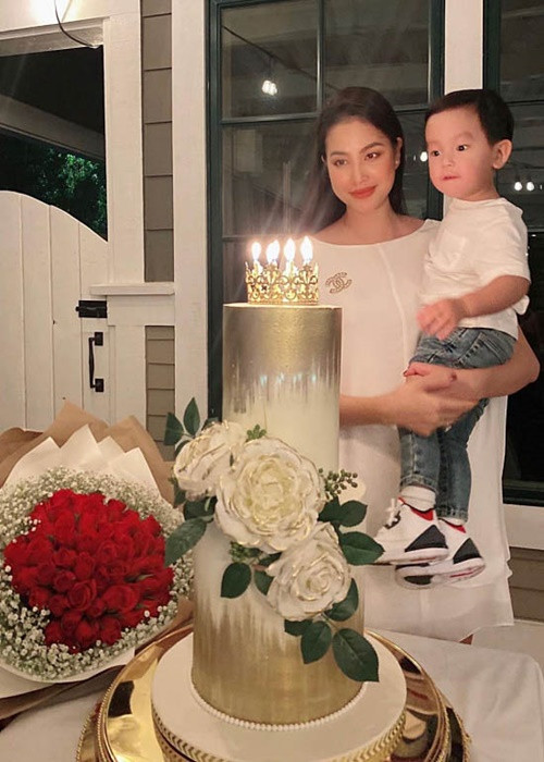 Mới đây, Phạm Hương trở về Việt Nam cùng hai con trai. Về nửa kia, người đẹp vẫn giữ kín như bưng. Ảnh: Instagram