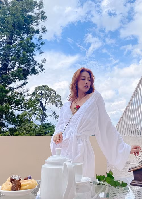 Tuy nhiên với những tuýp đàn ông mang vật chất để rào đón chuyện tình cảm, mỹ nhân phim "Nhà có 5 nàng tiên" sẽ từ chối và có thể không bao giờ gặp lại.