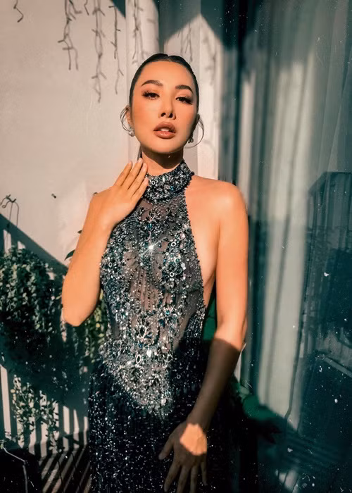 Để có được hình thể quyến rũ, nữ diễn viên tập gym, tập boxing đều đặn.