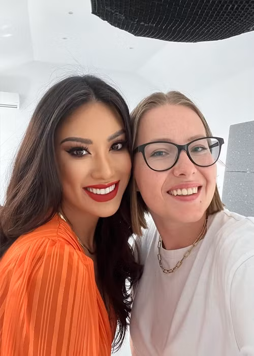 Sự thân thiện giúp Kim Duyên ghi điểm trong mắt khán giả. Ảnh: Miss Supranational - Vietnam