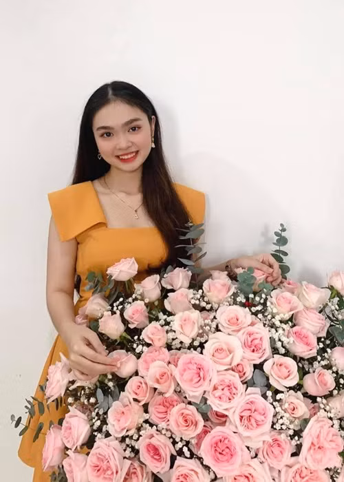 Nữ ca sĩ chính thức thử sức ở lĩnh vực kinh du lịch với cương vị giám đốc. Ảnh: FBNV