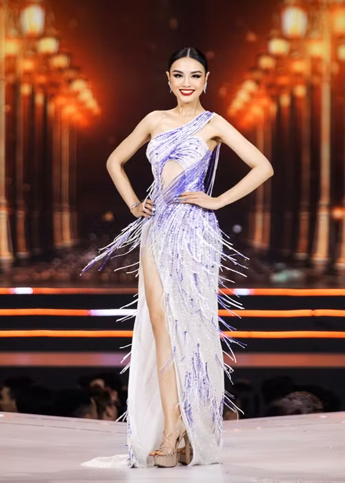 Huỳnh Phạm Thủy Tiên đăng quang cuộc thi Duyên dáng Ngoại thương 2018, lọt top 10 Hoa hậu Việt Nam 2020. Nhiều khán giả kỳ vọng cô sẽ làm nên chuyện ở Hoa hậu Hoàn vũ Việt Nam 2022. Trước chung kết, cô giành giải phụ Đại sứ Du lịch.