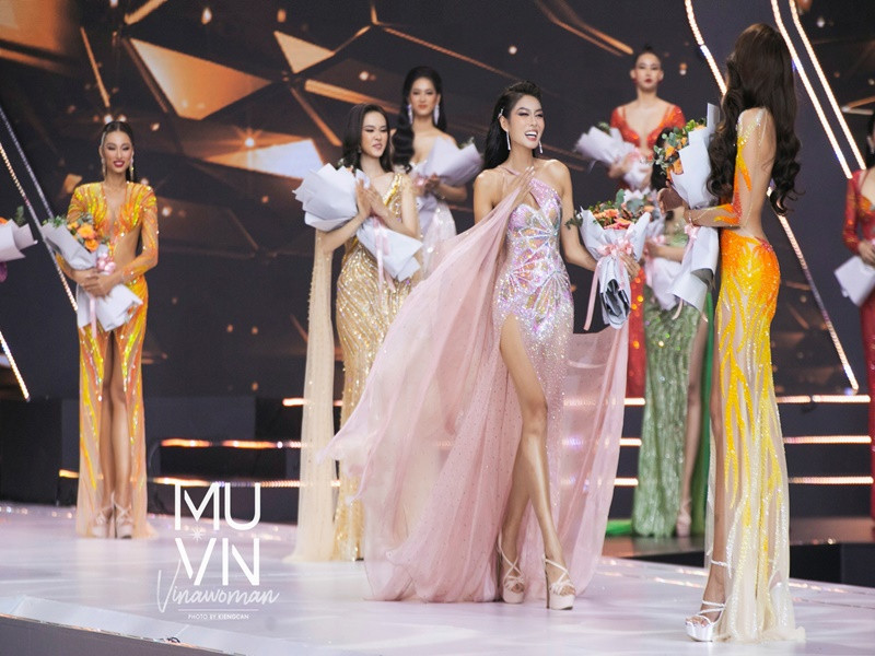 Lê Thảo Nhi sẽ là đối thủ đáng gờm của nhiều thí sinh khác trong chung kết Hoa hậu Hoàn vũ Việt Nam 2022 bởi không chỉ xinh đẹp mà còn có khả năng giao tiếp tiếng Anh tốt. Trong bán kết vừa qua, cô được trao giải phụ Best English Skill (Tạm dịch: Kỹ năng tiếng anh tốt nhất). Theo Sash Factor, Thảo Nhi sẽ giành danh hiệu á hậu 1.