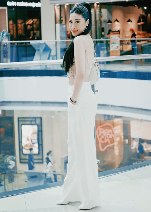 Nhờ dao kéo, vòng ba của Pha Lê tăng từ 88cm lên 98cm.