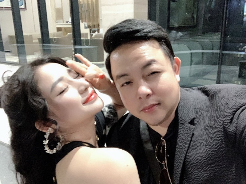 Sau khi Quang Lê và Ivy phản hồi về tin đồn hẹn hò, một số cư dân mạng tiếp tục đặt nghi vấn cả hai thực sự có mối quan hệ tình cảm. Tuy nhiên, một bộ phận khán giả lại tỏ ý nghi ngờ phải chăng Quang Lê và Ivy đưa ra thông tin không rõ ràng với mục đích gây sự chú ý. Ảnh: Dân Việt