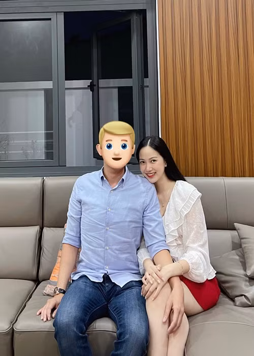 Trước đó, Top 5 Hoa hậu Việt Nam 2020 thi thoảng khoe ảnh tình tứ bên nủa kia. Ảnh: FBNV