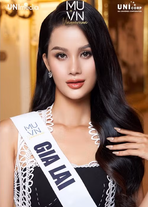 Từng thi Hoa hậu Hoàn vũ Việt Nam 2019 giống Hoàng Phương, Nguyễn Thị Hương Ly lọt top 5 chung cuộc. Trở lại cuộc thi năm nay, "người đẹp 10 năm chăn trâu" được đánh giá cao.