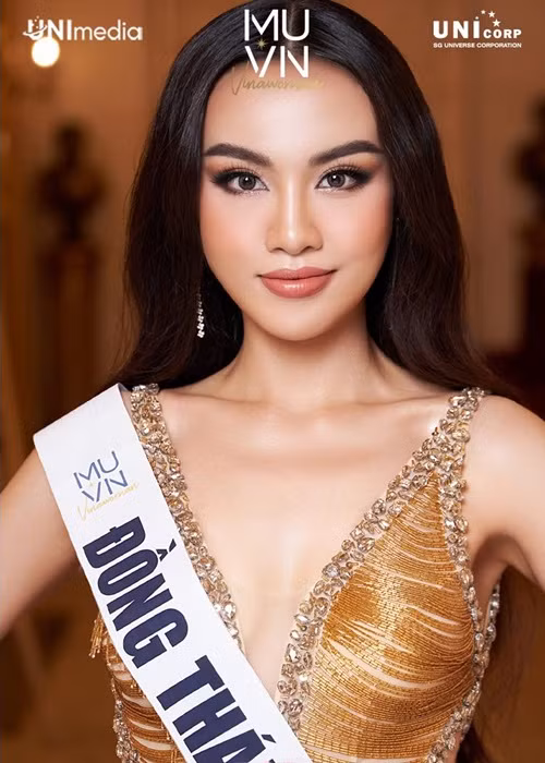 Huỳnh Phạm Thủy Tiên từng đăng quang cuộc thi Duyên dáng Ngoại thương 2018, lọt top 10 Hoa hậu Việt Nam 2020. Nhiều khán giả kỳ vọng cô sẽ làm nên chuyện ở Hoa hậu Hoàn vũ Việt Nam năm nay.