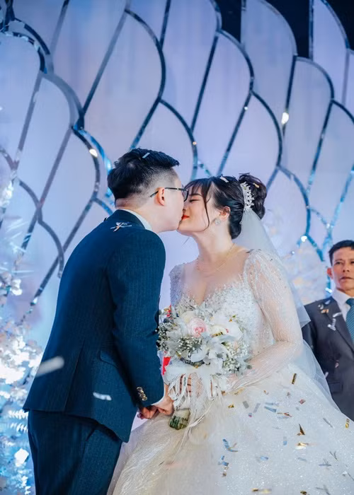 Nữ diễn viên phim " Sống chung với mẹ chồng" và nửa kia về chung một nhà sau 6 năm bên nhau. Ảnh: FBNV