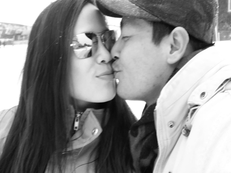 Trong cuộc phỏng vấn với Người đưa tin, Phan Anh cho biết, vợ chồng anh là một cặp vợ chồng giống như bao nhiêu cặp vợ chồng khác, có ấm nồng, có giá lạnh, có tranh cãi. Tuy nhiên, cả hai rất hiếm khi tâm sự chuyện riêng ra bên ngoài.