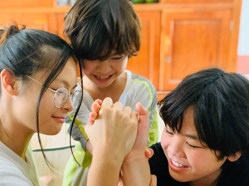 Còn con gái của Phan Anh đã lớn, lại giống bố, nhất là cái tôi cá nhân cao thành ra hai bố con khó nói chuyện với nhau.