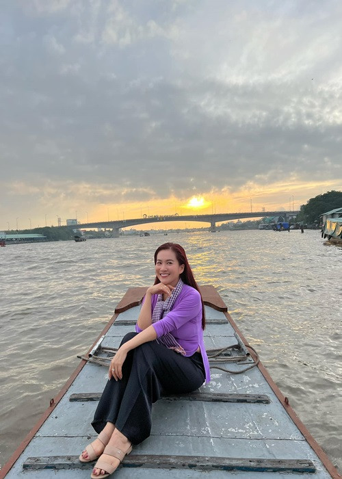 Anh Thơ luôn chăm chút vẻ ngoài. Cô tập luyện nhiều môn thể thao như gym, yoga.