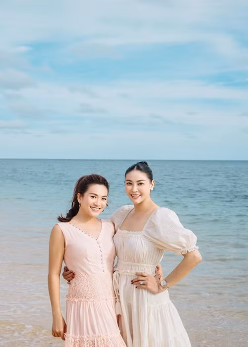 Anh Thơ tự tin đọ sắc cùng những người bạn là mỹ nhân Việt như Hà Kiều Anh (trong ảnh), Thanh Hằng.