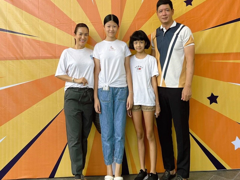 Hai con gái của Bình Minh - Anh Thơ đã lớn phổng phao.